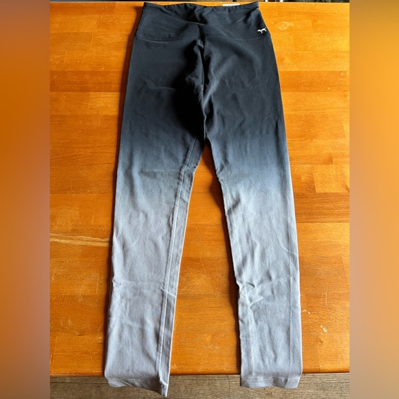 NWT’s Victorias Secret PINK Leggings - Picture 2 of 3